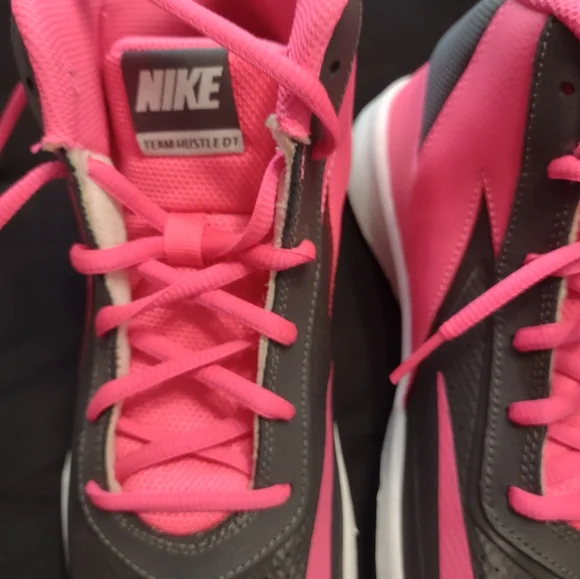 Nike - Picture 15 of 16